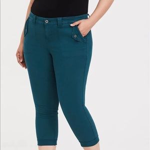 Torrid mid-calf green capri pants